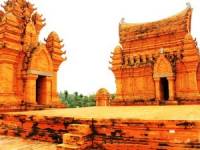 Quần thể Tháp Chăm tại Làng văn hóa các dân tộc