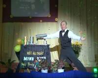 Nhà thơ mù làm xiếc quyên tiền giúp trẻ em nghèo